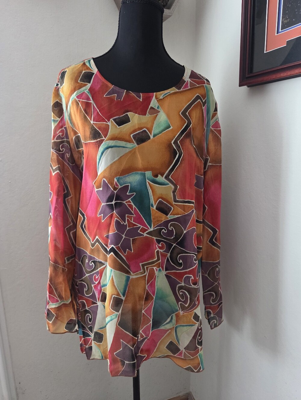 Chico's 100% Silk Blouse Abstract Geometric Floral Shapes Artsy Glam Size 1/Med